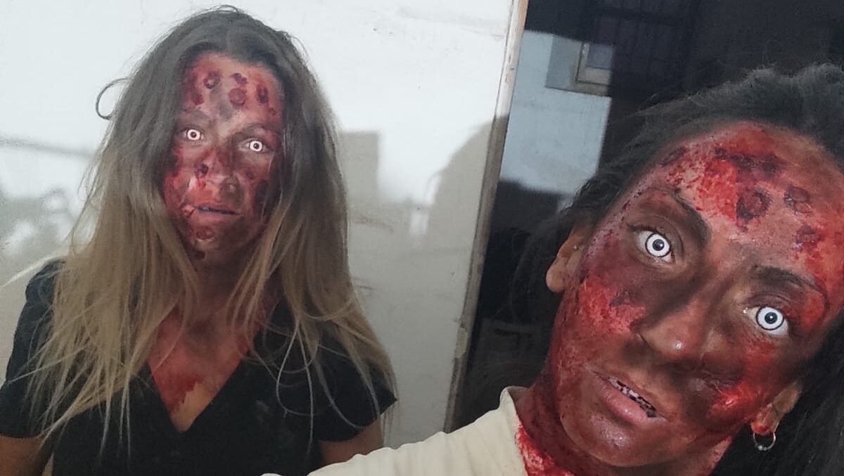 Animación infantil de Halloween con monitores en evento municipal de Andalucía