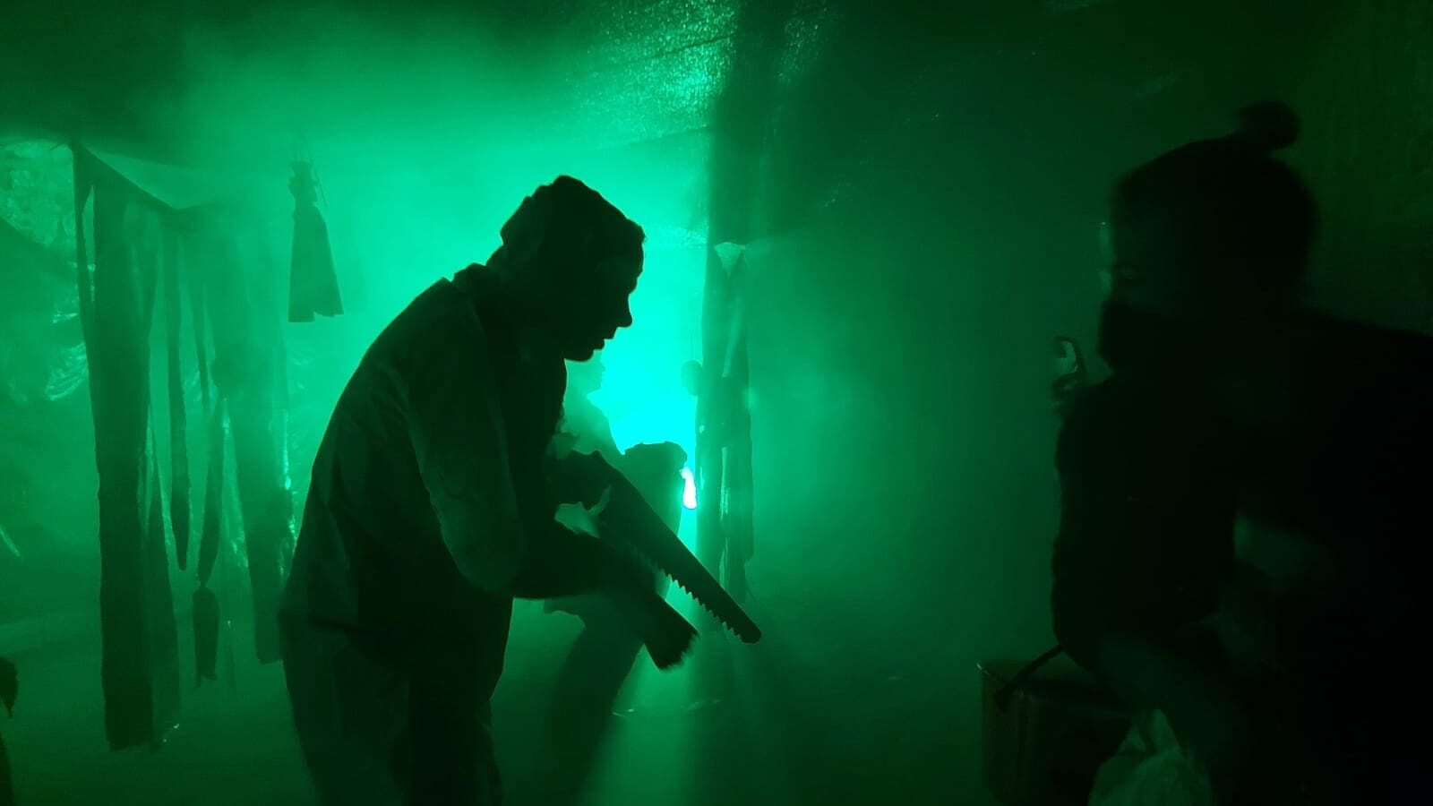 Equipo de Fiestas Mágicas realizando animación de Halloween en evento de Málaga