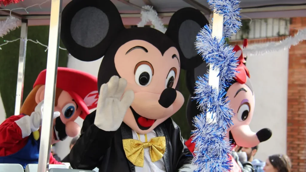 Parada temática del Tren Disney en plaza municipal de Málaga