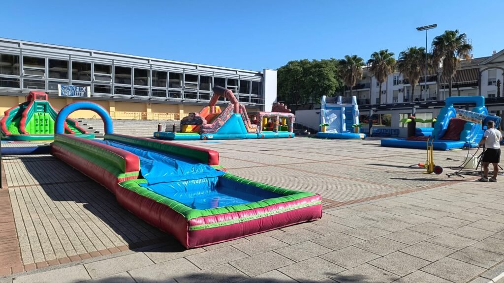Parque completo de hinchables en plaza